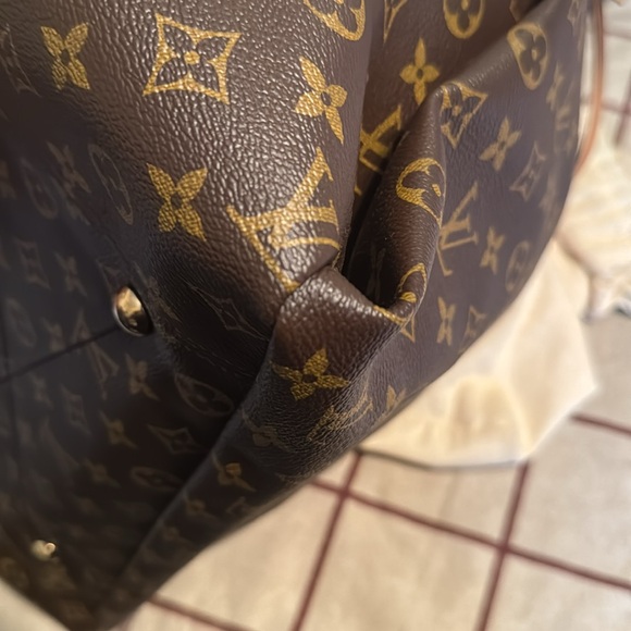 Authentic Louis Vuitton Artsy MM - Picture 5 of 14